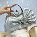 Bolso de noche plisado plateado con diseño de lazo y asa de strass brillante - Plateado