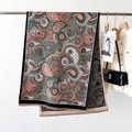 Eleganter Vintage-Schal mit Paisleymuster und Fransen am Kleiderbügel für Herbst Winter - Natur Mit Schwarz Kante