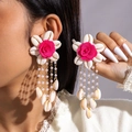 Pendientes de flores de concha hechos a mano con rosa de tela rosa y borlas de perlas - Estilo Rosa de Tela Rosa Borla de Concha (28627-rose)