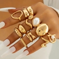 Set di anelli dorati in lega stile boho con design a serpente e perle per donne - Set di Anelli Geometrici Irregolari Dorati (30375-ring-G)