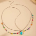 Vue détaillée d'une chaîne de tête bohème avec perles arc-en-ciel et étoiles - Style Pendentif Turquoise Étoile Perle Arc-en-ciel (29387-S)