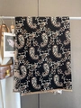 Thick black and beige cashmere feel scarf with paisley patterns and elegant fringes - Jacquard Paisley Black