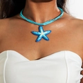 Detailaufnahme der blau gewebten Seestern-Halskette im böhmischen Strand-Stil für Damen - Blauer Gewebter Seestern Anhänger (27640-1-blue)