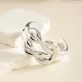 Bracelet jonc ouvert argenté poli avec nœud tissé irrégulier au design large et épuré - Style de Corde Tissée Argentée (29426-S)