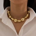 Collar de cuentas CCB doradas gruesas con perlas geométricas en una camisa blanca - Estilo de esfera y haba irregular doradas (28308-3-gold)
