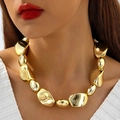 Collar dorado con bloques CCB irregulares y acabado de espejo pulido para mujer - Estilo de bloque irregular dorado (28233-gold)