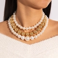 Collar de perlas sintéticas multicapa con cuentas doradas y colgante de perla - Estilo de cuentas redondas de oro blanco de varias capas (28567-gold)