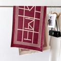 Sciualla spessa in cashmere bordeaux e beige con frange e motivi geometrici di lettere - 66*186cm / Rosso (GSJ-294-Rosso)