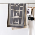 Dettaglio di una sciarpa spessa effetto cashmere con motivi geometrici e frange - 66*186cm / Grigio (GSJ-294-Grigio)