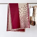 Detalle del chal estilo cachemira con estampados de camelia y bordes de flecos - Estilo Rojo Camelia Patchwork (GSJ-319-红色) / 66*186cm