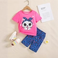 Completo estivo per bambina con maglietta rosa gatto e pantaloncini blu leopardati - 4Y / Rosa scuro