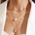 Set di collane dorate a tre strati con ciondoli a cuore, perle e incisione Love - Oro (30457-nek-G)