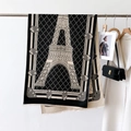 Dettaglio di sciarpa invernale con motivo jacquard Torre Eiffel e bordi a frange - 66*186cm / Nero