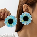 Boucles d'oreilles tournesol bleu avec pétales en dégradé et centre noir pour l'été - Bleu