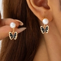 Boucles d'oreilles perles élégantes avec pendentifs papillon noirs et dorés - Boucles d'Oreilles Clous Perle Blanche Papillon Noir (30573-ear-black-EP)