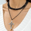 Collier multicouche de perles noires punk gothique avec pendentif croix argenté - Style de Perles Multicouches Croix Rétro (30744-nek-S)