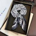 Eleganter Seidenschal mit Leopardenmuster und schwarz-weiß gestreiftem Rand im Luxusstil - 70*70cm / Leopard Schwarz (SW-14)