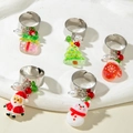 Fünfteiliges Set Weihnachtsringe aus Harz mit Perlen sowie Nikolaus-Anhängern - Weihnachts-5-Teiliges-Set (31021-ring-col)