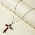 Vintage gotische kruisketting met dieprood emaille op een beige cilindrische display - Rood Zwart Emaille Kruis Stijl (30704-nek-S-1)