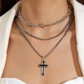 Dreilagige Retro-Gothic-Kreuzhalskette in Silberoptik auf weißem Blazer-Set - 3-lagiges Gothic-Kreuz-Set (30450-nek-S)