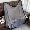 Grande foulard di seta elegante con trama grigia su superficie di pelle di lusso - 90*90cm / Texture Geometrica Grigia (DM-55)