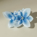 Blauw-witte gradiënt vlinder orchidee oorbel met bohemian bloemige stoffen textuur - Blue and White Gradient (Hair Clip)