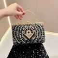 Elegante pochette da sera con strass neri, manico dorato e chiusura in cristallo - Nero