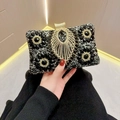 Elegante pochette da sera nera con motivo girasole in cristallo e cornice dorata - Nero