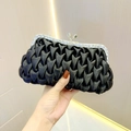 Pochette de soirée plissée noire avec garniture en strass et fermoir à perles - Noir