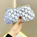 Pochette de soirée élégante en satin bleu clair plissé avec fermoir strass brillant - Argenté