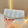 Pochette da sera plissettata grigio argento con bordo di strass scintillanti - Argento