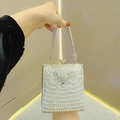 Pochette de soirée luxueuse en perles et strass avec un grand motif papillon en cristal - Argent