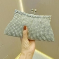 Silberne Luxus-Abendtasche mit Strasssteinen, Kristallnetz und Kussverschluss - Silber