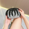 Elegante borsa a mano con strass nero argento e chiusura a sfera in cristallo dorato - Nero