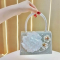 Sac de soirée argenté avec strass, grande fleur en tissu 3D et poignée en métal arrondie - Argenté