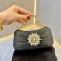 Elegante pochette da sera nera con girasole di cristallo e manico dorato - Nero
