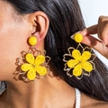 Macro detail of handmade yellow raffia flower earrings with gold metal outlines - Woven Flower Metal Frame (29589) / Lemon Yellow