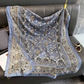 Sciarpa lunga con stampa paisley vintage blu e bordi bohémien con sensazione di seta fine - Blu (A-548)