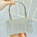 Elegante borsa da sera argentata con strass, nappe luccicanti e manico in metallo - Argento