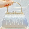 Silberne Abendtasche mit funkelnden Straßfransen und einem Metallgriff für Damen - Silber