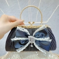 Bolso de noche plisado negro con lazo grande de encaje y borlas de cristal brillantes - Negro