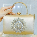 Elegante borsa da sera rigida dorata con motivo floreale in strass e manico in metallo - Champagne