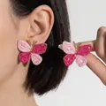 Ensemble boucles d'oreilles et barrette papillon tissé rose avec accents dorés - Style Tissé Rose (27643-pink)