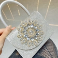 Borsa da sera argentata con strass e decorazione a raggiera in cristallo lucido - Argento