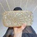 Elegante champagnergoldene Abendclutch mit strahlendem Strass-Sonnenstrahl-Design - Hellgold