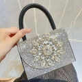 Borsa da sera di lusso con strass argentati, fiore di cristallo e manico nero - Nero