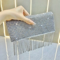 Clutch da sera in argento scintillante con lunghe frange di strass brillanti - Argento