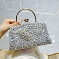 Elegante borsa da sera argentata con strass e manico in metallo per feste formali - Argento