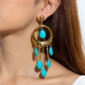 Detalle de pendientes de aro dorados bohemios con piedras turquesas colgantes - Estilo de Borla Gota de Turquesa (29405-1-blue)