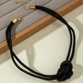 Détail du collier à nœuds en cordon tressé noir avec fermoir en métal doré poli - Style Grand Nœud Noir Pur (30161-nek-black-1)